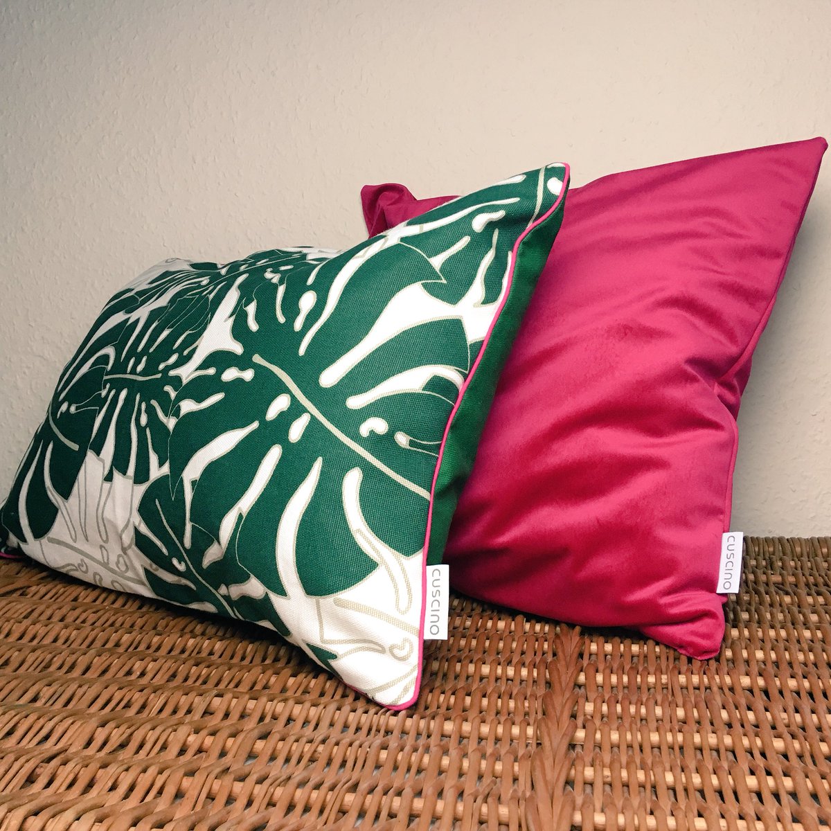 CuscinoDesign's tweet photo. I like this combination of colors. Emerald green and fuchsia velvet. 
Very fresh 💞
.
#cuscinodesign https://t.co/GDbXNDNGcJ