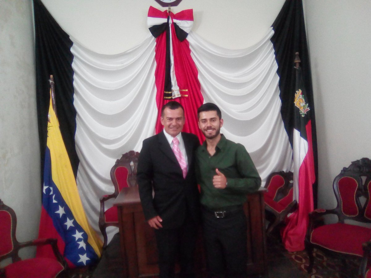 DannyACarrillo's tweet photo. #AñoLegislativo2018
Hemos electo la nueva Junta Directiva del @concejodejunin con la Pdcia de #JesusSarmiento , en la Vcpcia #FranciscoRincon , en la Secretaría #RodolfoSanchez , y en la SubSecretaría #DarwinBuitriago . Éxitos compañeros y a legislar por un Junín de progreso. https://t.co/FfSSpHW9xv