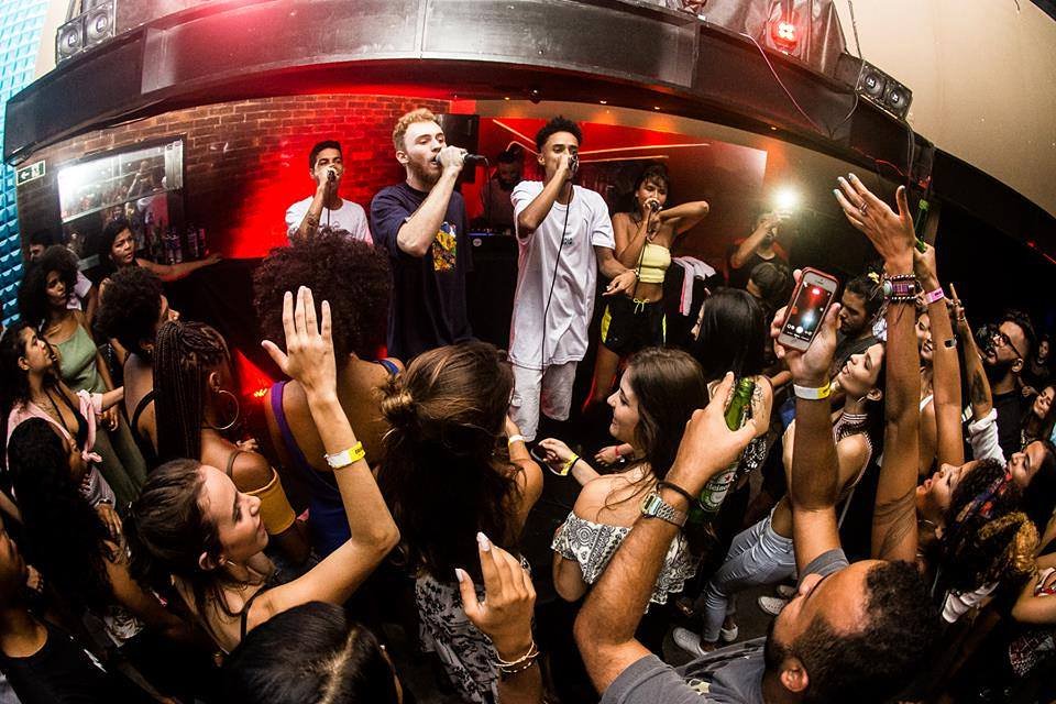 solverisoficial's tweet photo. Um dos últimos shows de 2k17, no Baile Retrô. Foi resp demais. E que venham os de 2k18, para a gente fazer muito barulho e deixar tudo bem Solveris 🌸🎶🚀
#Solveris #show #CherryBlossom https://t.co/T6YuV0OOpu