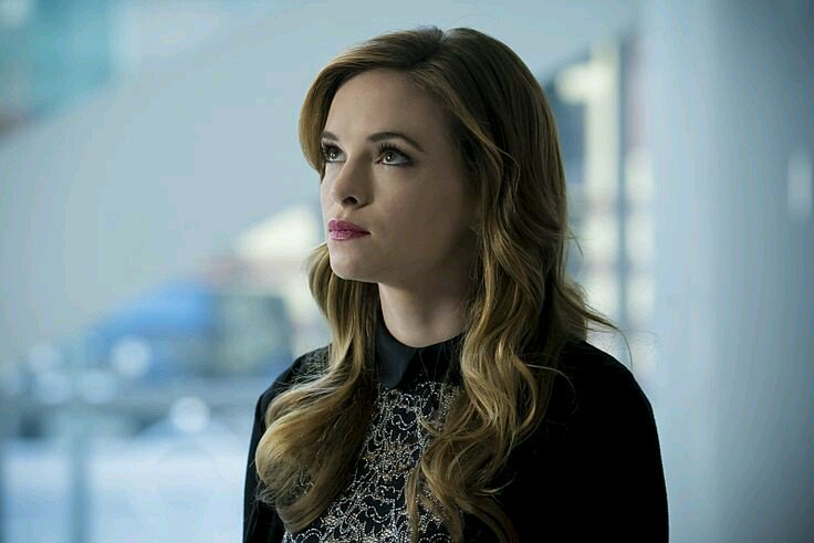 creaturedua's tweet image. caitlin snow ◇ the flash