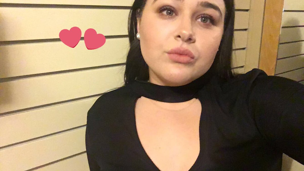 REMORSEDOLAN's tweet photo. It’s that time of the week again 

Happy T u e s d a y🖤

#TuesdaySelfie
#DolanTwinsTuesday https://t.co/dedTeuflHR