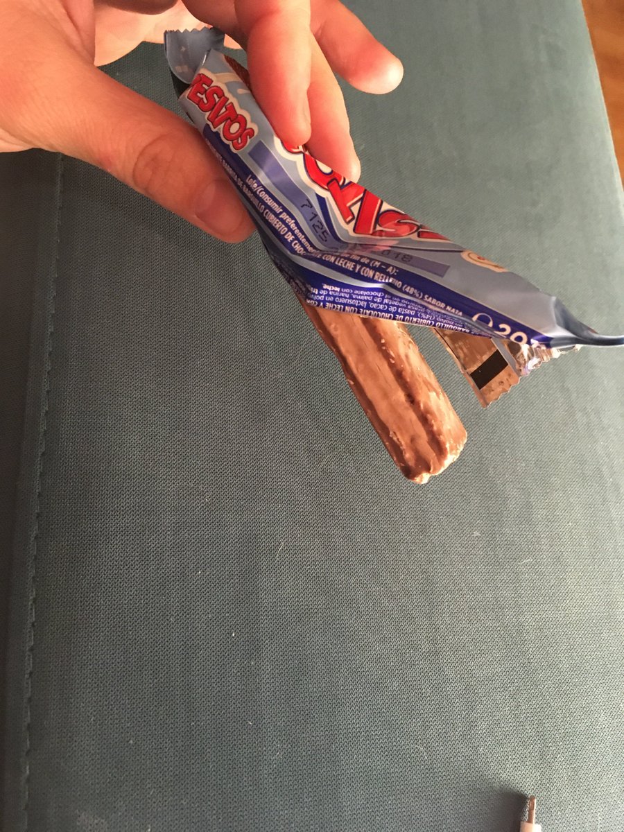 PaulaIdeLeon's tweet photo. @HuesitosEs Me debéis una capa de chocolate! https://t.co/QcSuVBzJHF
