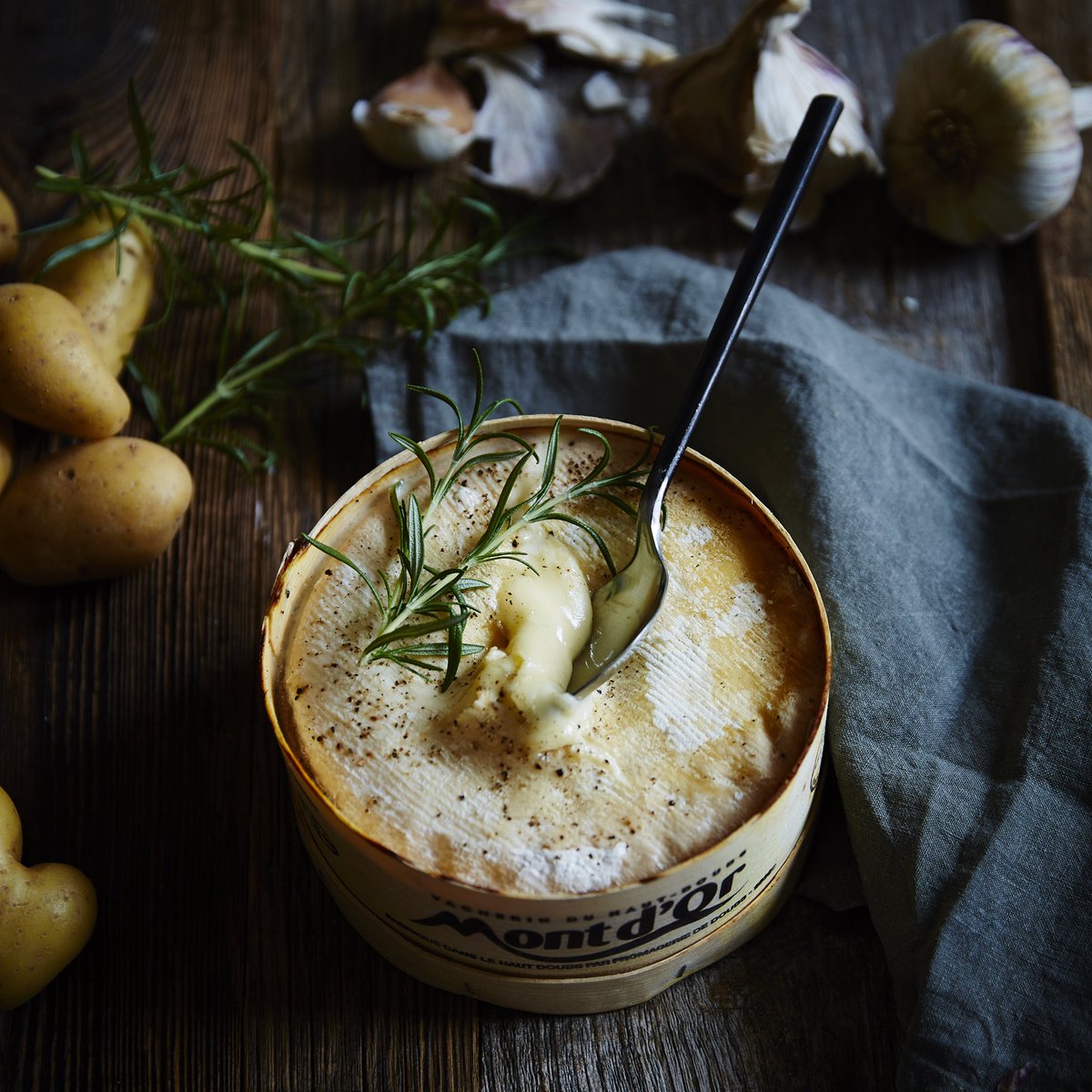 SuisTarte's tweet photo. Oh?! Mais quel a été cette sensation étrange toute la journée? Le silence, le calme,... Ah mais oui! La rentrée! 😂 Un petit Mont d’or pour fêter ça?!
#montdor #fromage #petagedebide #cheese #foodporn #legrascestlavie #pornfood #franchecomte #jesuisunetarte #cooking https://t.co/otDZhH72mz