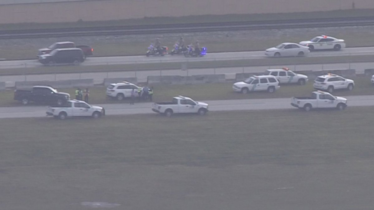 #BREAKING Man in custody after caught running on runways at Miami International Airport bit.ly/2EleVxa?utm_so… https://t.co/yutZxUVhu7
