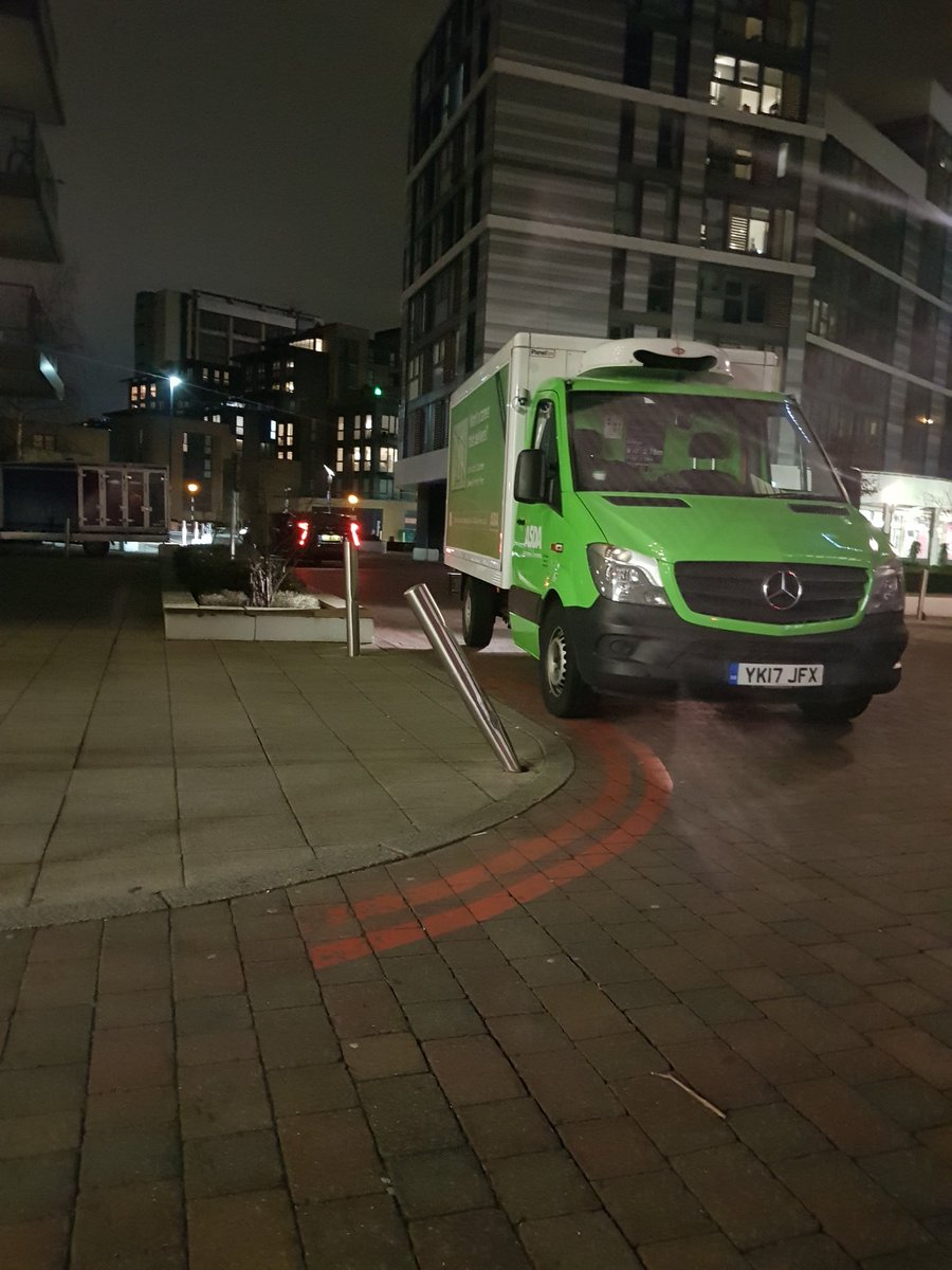 ateetkoomar's tweet photo. @asda @AsdaServiceTeam what do you think? GWQ Brentford TW8 0AU at 20:56. https://t.co/gqJknFeRe1