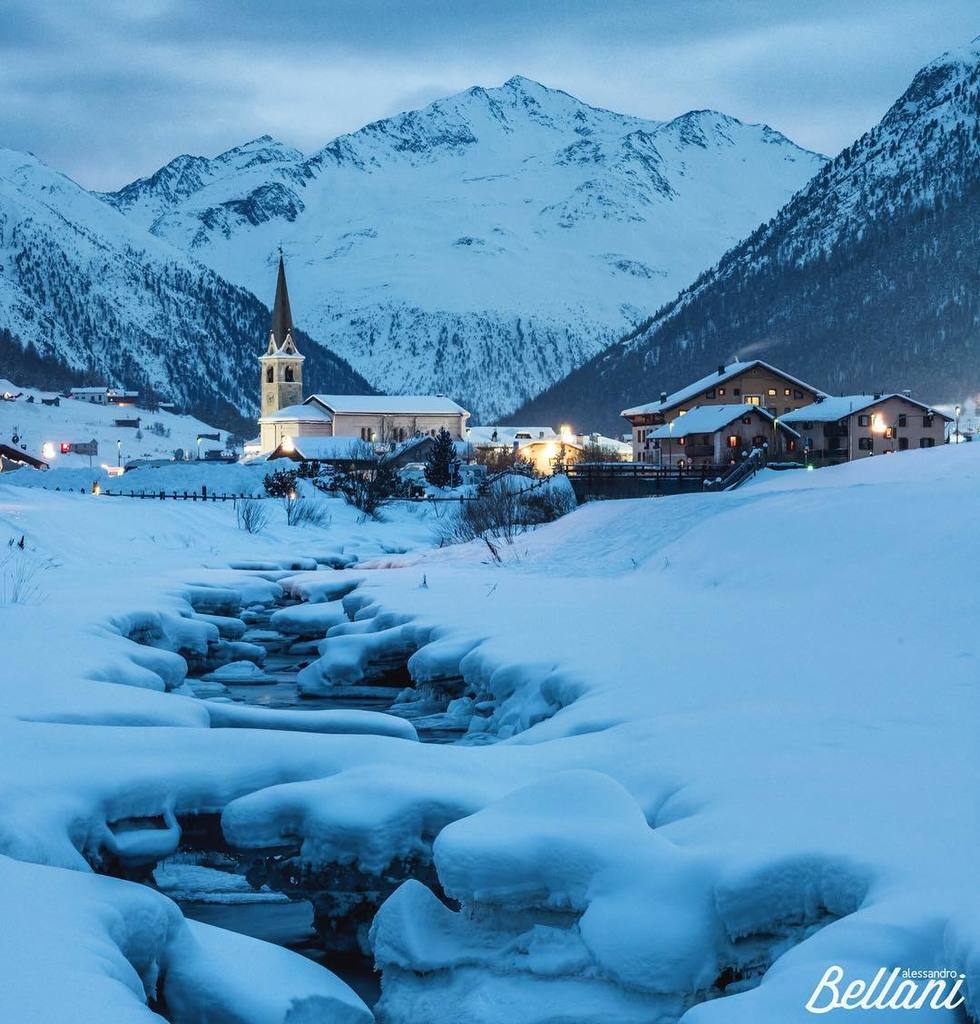 A_Bellani's tweet photo. The first lights in #livigno 😍 ....
#clickalps #picoftheday #photoshoot #photooftheday #waltellina #valtellina #valtellinalovers #valtellinaturismo #valtellinaofficial #viverevaltellina #inlombardia #lombardia #lombardy #italiainunoscatto #yellersita… https://t.co/I6JOU67SDl https://t.co/oUAUt7FeOK