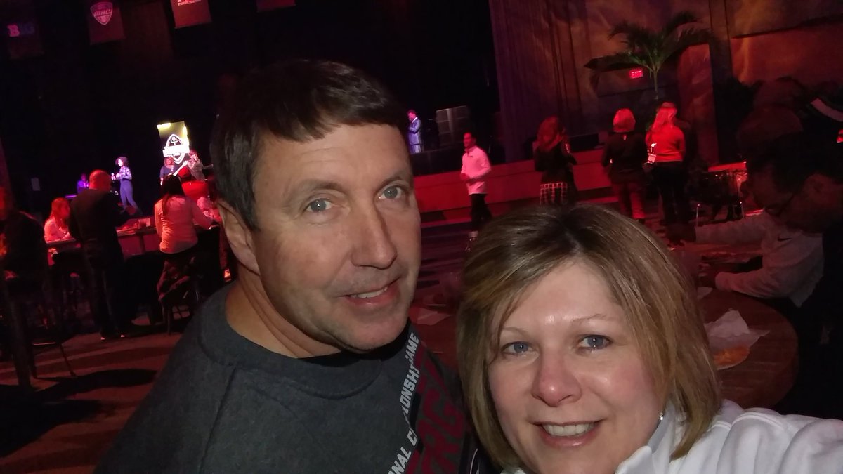 BethKaltsulas's tweet photo. What an amazing time at the CFP Pregame!  Thank you for this once in a lifetime experience.  Meeting wonderful fans and getting ready for a great game. #TOYChampExperience #ntoy17 https://t.co/z9SWO4nkW6