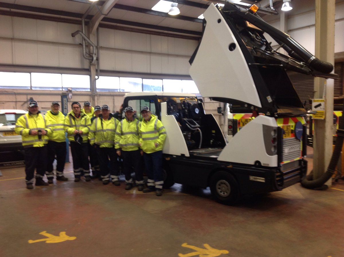 LesWomersley's tweet photo. Another busy day here at Wolverhampton Council. It's out with the old compacts and in with the new ones. https://t.co/eH5iu2nER2