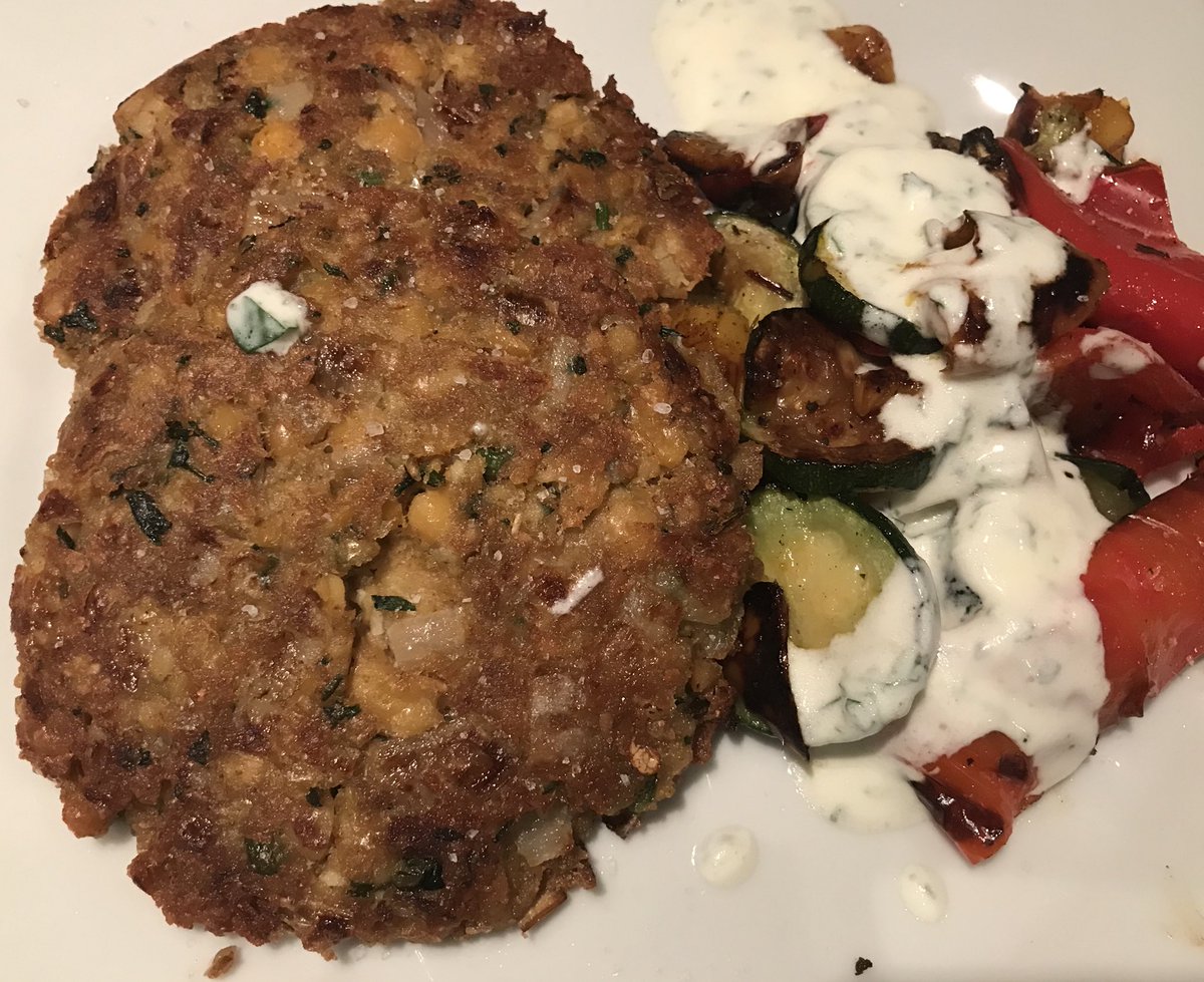 LeanerMeUK's tweet photo. Home made falafel burgers with roast veg and a yogurt, garlic &amp; coriander dressing https://t.co/P1x2GON4xp