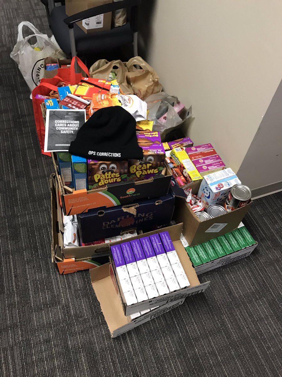 canadia1982's tweet photo. Locals 290, 263 &amp; 229 dropping off donations at the Safe Centre of Peel. Thanks to all our members we were able to provide $1500 and child friendly snacks. Thanks to @opseulocal290 @opseulocal263 for joining to support @SafeCentre #CorrectionsCaresAboutCommunitySafety https://t.co/0e8SagepPc
