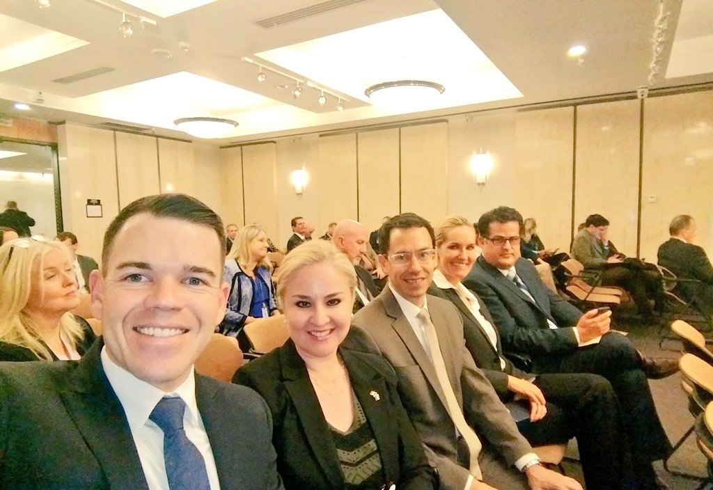 karinjimnz's tweet photo. Watching the AZ 2018 State of the State w/ @AzMxCom President @Jessica1Pacheco #AngelBours @GlennHamer @aethomson #AZService #AMCleadership https://t.co/o5aoWf6rbG