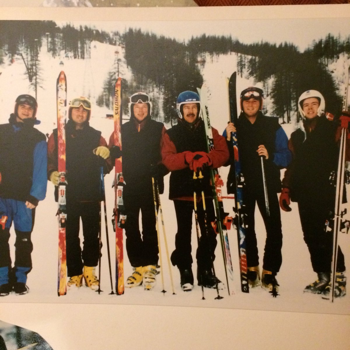 LeggeBourke's tweet photo. And just as proof... @WelshGuards ski teams 94 &amp;95 sponsored by @Ferrari (Chelsea Garage) @AspreyLondon #puffa .@InfAlpineSkiing @valdisere @Householddiv and look for New COS @ArmyInLondon #londondist https://t.co/hAeHTrq2Sz