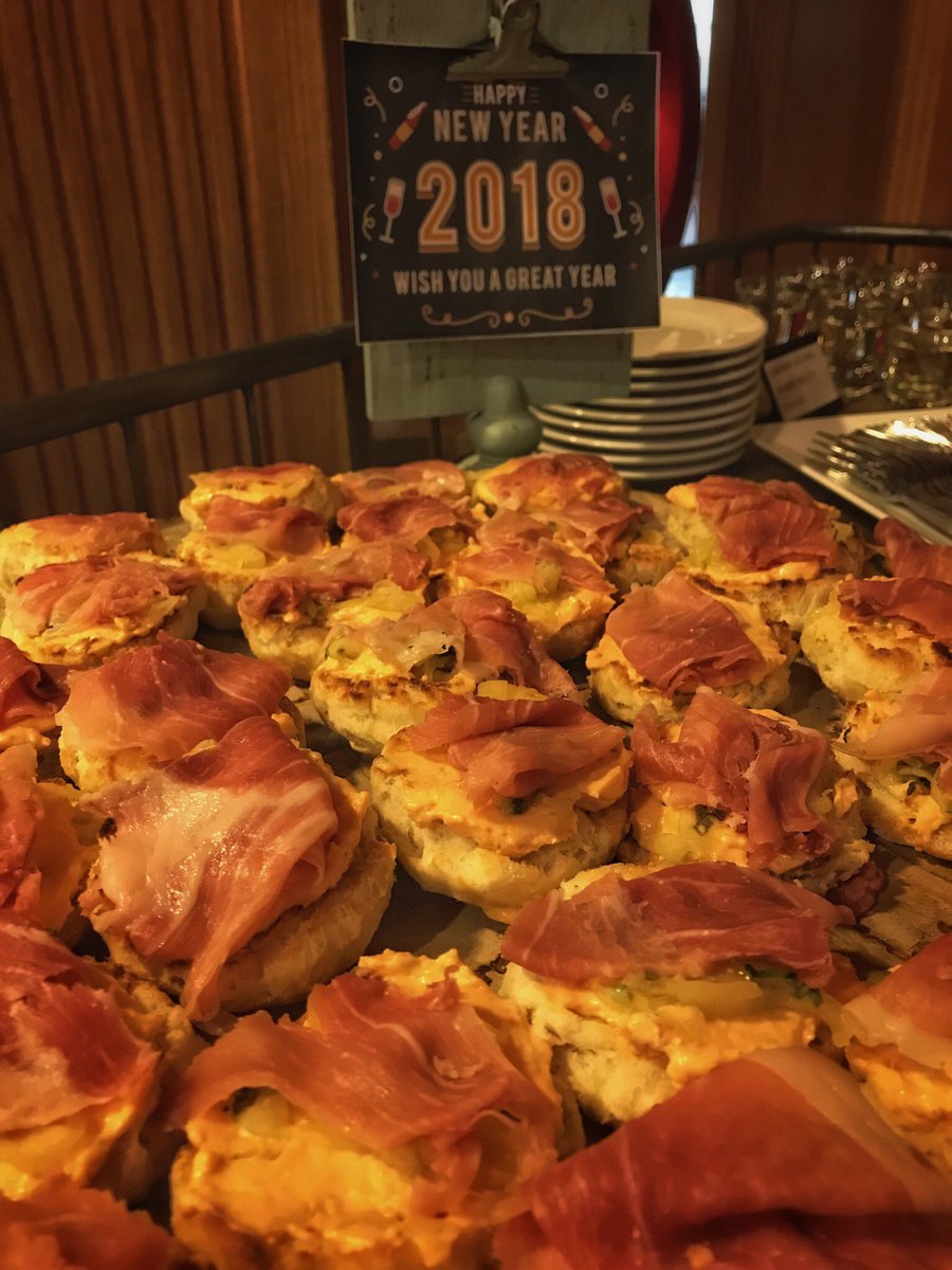Our chef made these spectacular buttermilk biscuits, with house made pimento cheese, tomatoes and ham! Make sure to grab one during check in!! #MarriottTRAVELER #travelbrilliantly