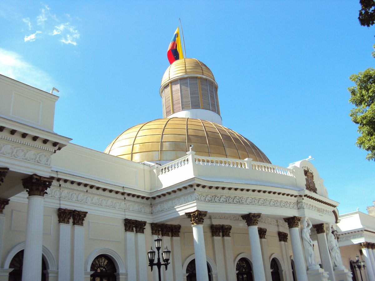Juramentada la nueva junta directiva de la Asamblea Nacional en Venezuela. bit.ly/2CFkuGr @MegaTVLive