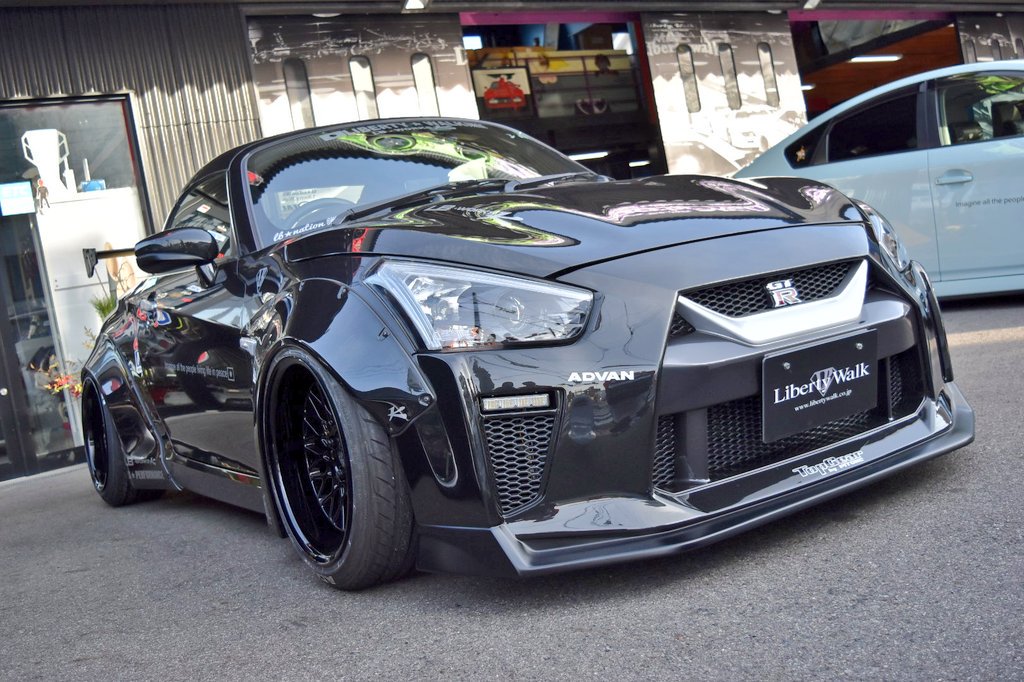 liberty_walk__'s tweet photo. あの可愛いコペンをGTRフォルムにするとこの厳つさ https://t.co/yKHoacTvhJ