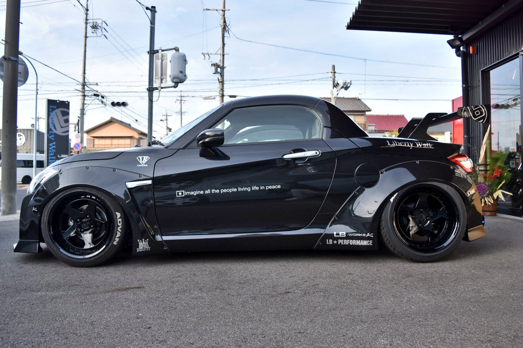 liberty_walk__'s tweet photo. あの可愛いコペンをGTRフォルムにするとこの厳つさ https://t.co/yKHoacTvhJ