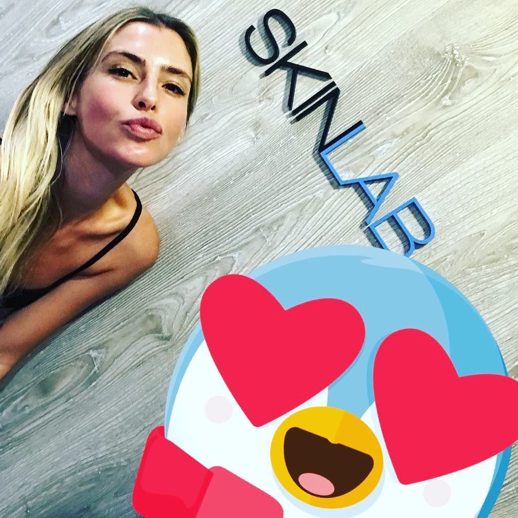 skinlabusa's tweet photo. Always great seeing the beautiful @samblacky at the lab. She’s getting her winter skin on with a resurfacing mask by #isclincial . Dry skin needs advanced yet gentle chemical exfoliation to remove dead skin not capable of retaining moisture no matter how… https://t.co/VHDyf1hTKb https://t.co/E2PDsrwfpk