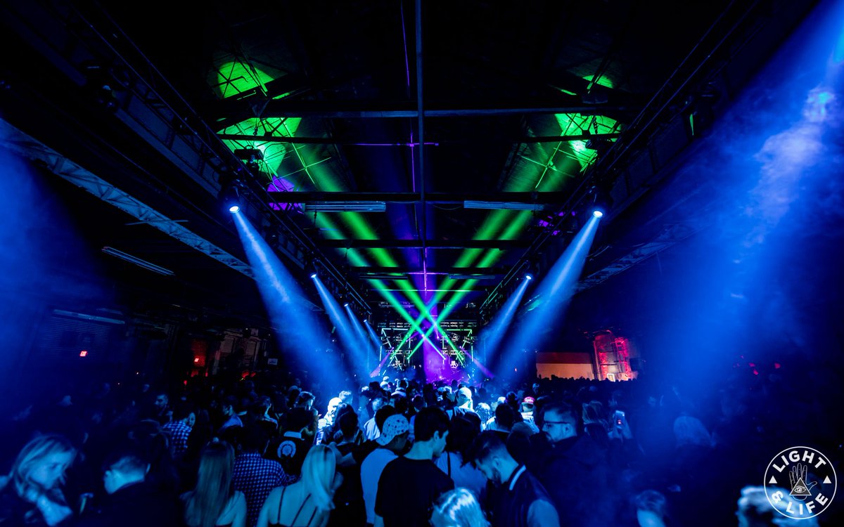 🎊 Rang in 2018 with the studly <a href="/michaelcalfan/">Michael Calfan</a> 🎊 Full album up: bit.ly/LightLifeNYE20…