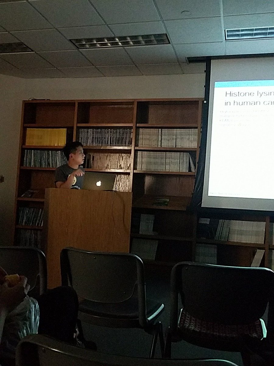 CellebraTez's tweet photo. Works-in-progress presentations are this week! Getting in some peer feedback before final presentation on Friday! #phdchat #CellebraTEZ #TezInChenLab #GradSchoolLife #SciComm #UTSW #hardworkpaysoff #STEM #phdlife https://t.co/iRztNcdx3S