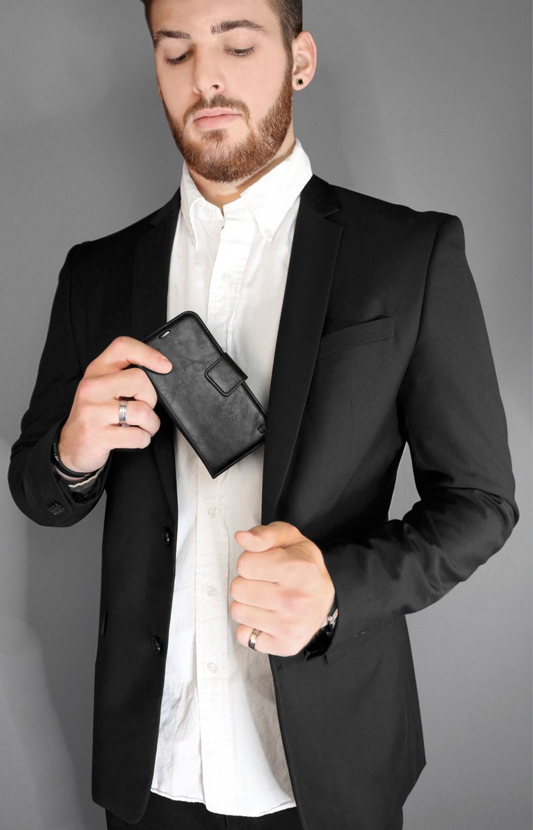 Caseco_inc's tweet photo. We're all about #veganleather with our Bond st case. Check it out at #ces this week. #caseco #ceslasvegas #iphonexcase #phoneaccessories https://t.co/3KPqgRQt7q