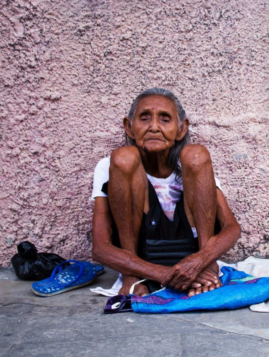 HartmanHouse's tweet photo. Help this man by serving him a meal. https://t.co/qoy5ZYv2Jd https://t.co/nUaFsNOg1W