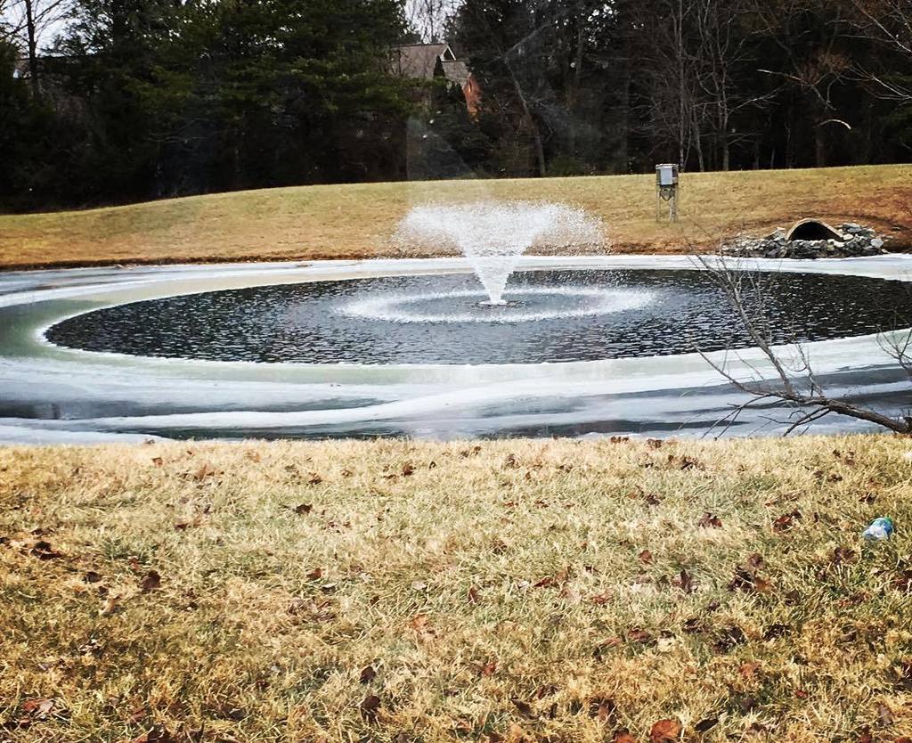 robinparrish's tweet photo. #cyclonebomb2018 #frozenfountain https://t.co/gizW3rXPhE https://t.co/Nxm6Y5R0KO