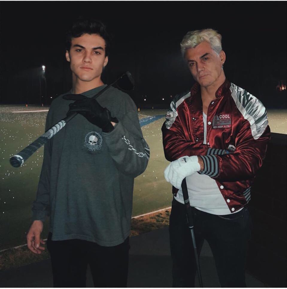 dolan17twins's tweet photo. RT when u spot the difference https://t.co/MKVHmi2njL