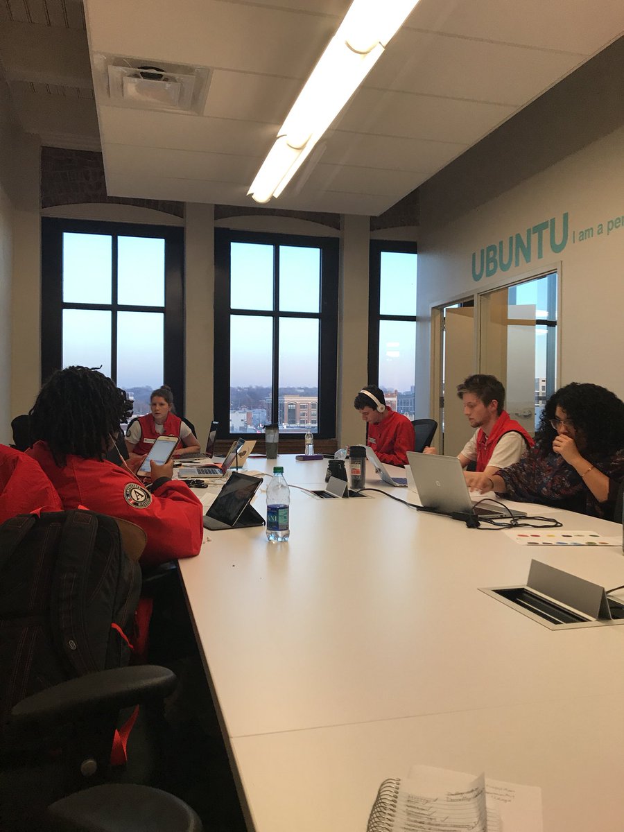 bbehrle25's tweet photo. City Year hard at work prepping for MLK Day!!! Are you interested in serving as a tutor or mentor for the kids in the Kansas City area? Do you like planning service events? Do we have the job for you!!!! Deadline to apply is by Jan 26. #MLKDay #CYouinKC #MakeBetterHappen https://t.co/PYmXciimR0