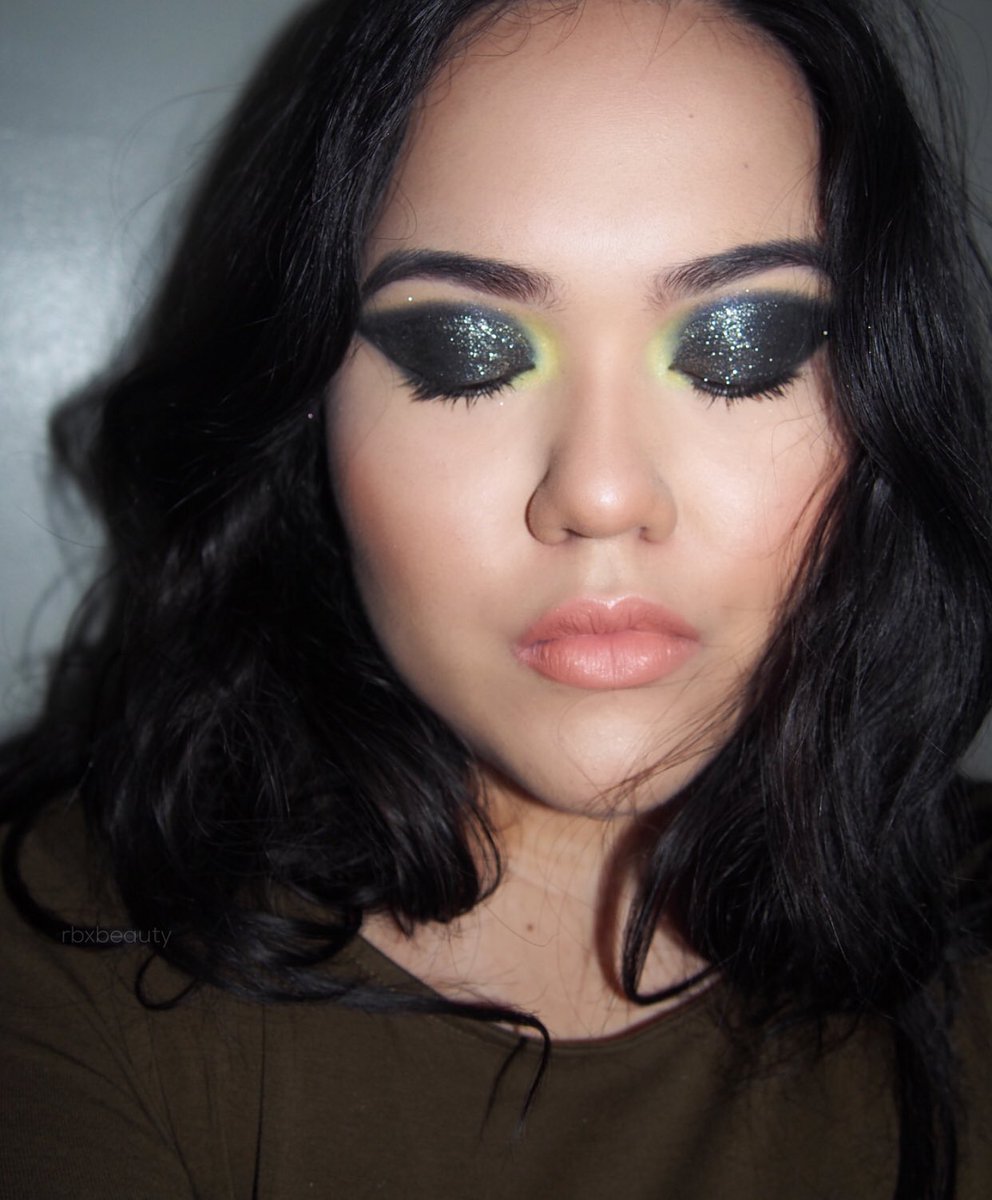 everydaygia's tweet photo. So since this is my first week back I thought I’d give a little love to the artists that have inspired me to come back to my one true love, Makeup. We’re calling this week #ArtistAppreciationWeek and this week I’m posting a new look everyday inspired by some of the best artists. https://t.co/XNMIbasvCD