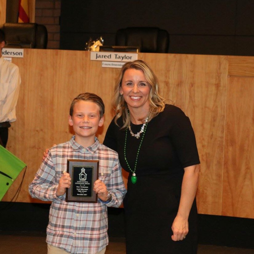 SVJHSabercats's tweet photo. Here’s Nate Christensen receiving his Student of the Month award from @GilbertAZMayor at a recent town hall meeting #WeAreSouthValley #SabercatsAchieve #PostingthePositive https://t.co/lhsySsssOd