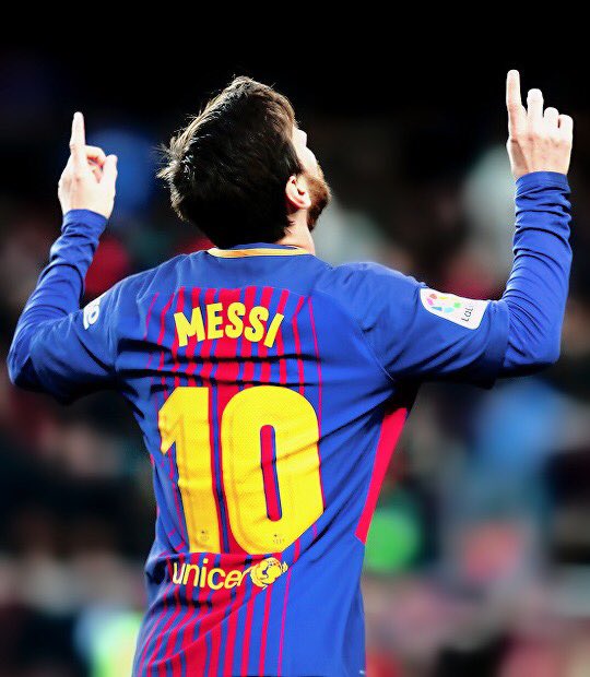INIE8TAZO's tweet photo. Podremos fichar 100 cracks, podrán declarar amor eterno por el Barça, podrán jugar 5000 partidos con nuestra camiseta, pero... como él, ninguno ❤️ https://t.co/bTt90fyoaE