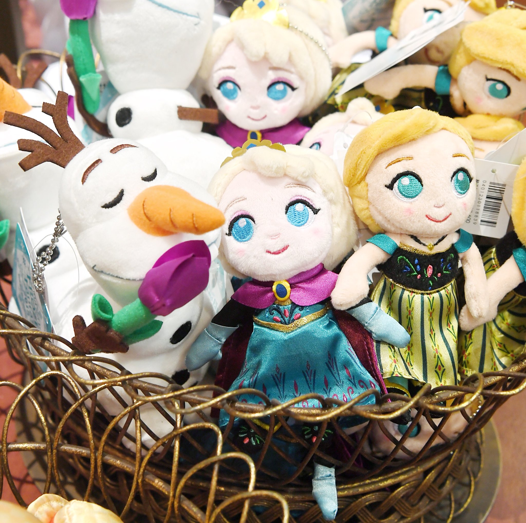 Mezzomikiのディズニーブログ En Twitter アナとエルサのフローズンファンタジーグッズ アナ エルサ オラフ シーガル スノーギースのぬいぐるみバッジ本日新発売 各1600円 1500円 シーガル 各900円 スノーギース T Co Vbol7x5jre T Co Rmysm8w3uq