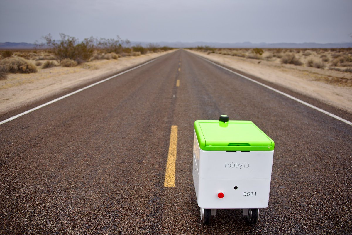 robby_tech's tweet photo. Crossing the Mojave Desert on our way to #CES #CES2018 — visit us at booth 26730! https://t.co/alhRfJUabW