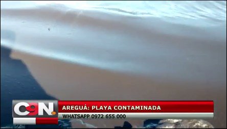C9NParaguay's tweet photo. #YoReportero: Playas sucias y contaminadas en Areguá. Aún en estas condiciones personas se bañan en esas aguas.
Envianos tus denuncias al Whatsapp 0972655000 https://t.co/re6jUqlGge