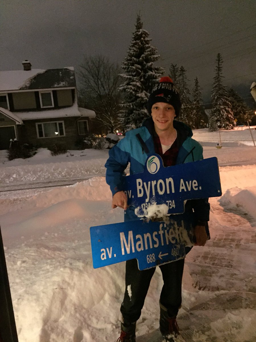 andreabgardner's tweet image. What the snowplow left behind @JLeiper @ottawacity