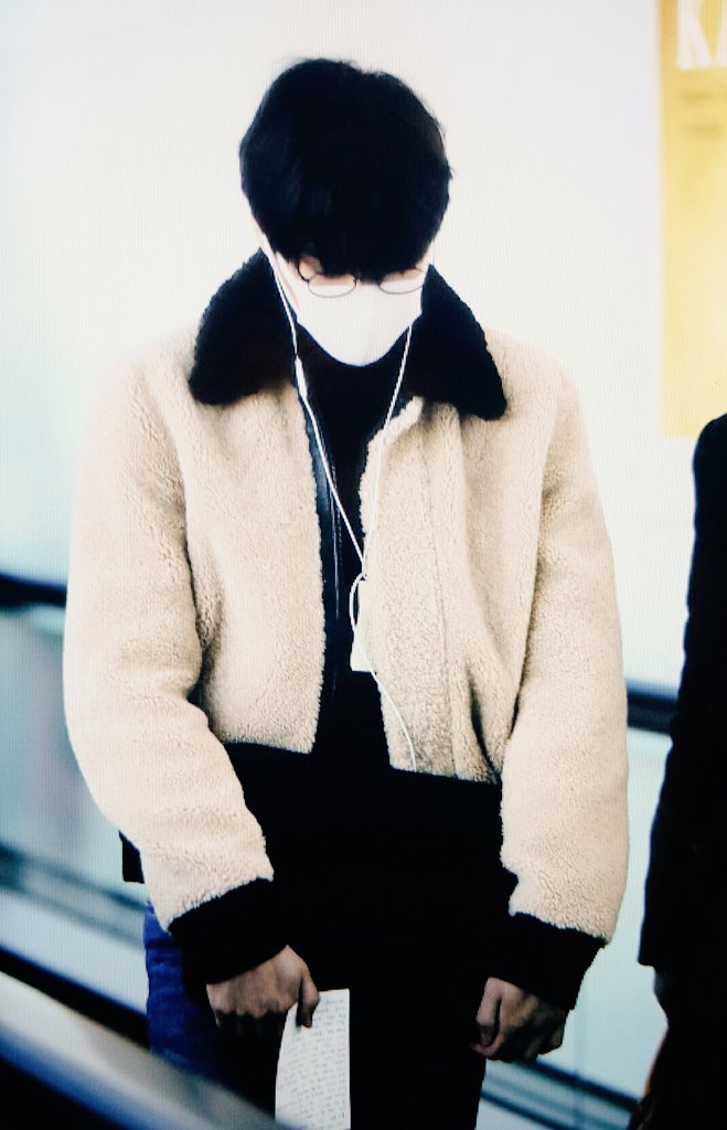kai_n_kimjongin's tweet photo. 도착했💛 https://t.co/FTw7eagqmA
