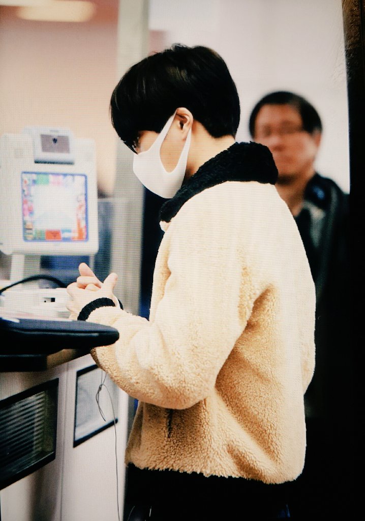 kai_n_kimjongin's tweet photo. 도착했💛 https://t.co/FTw7eagqmA