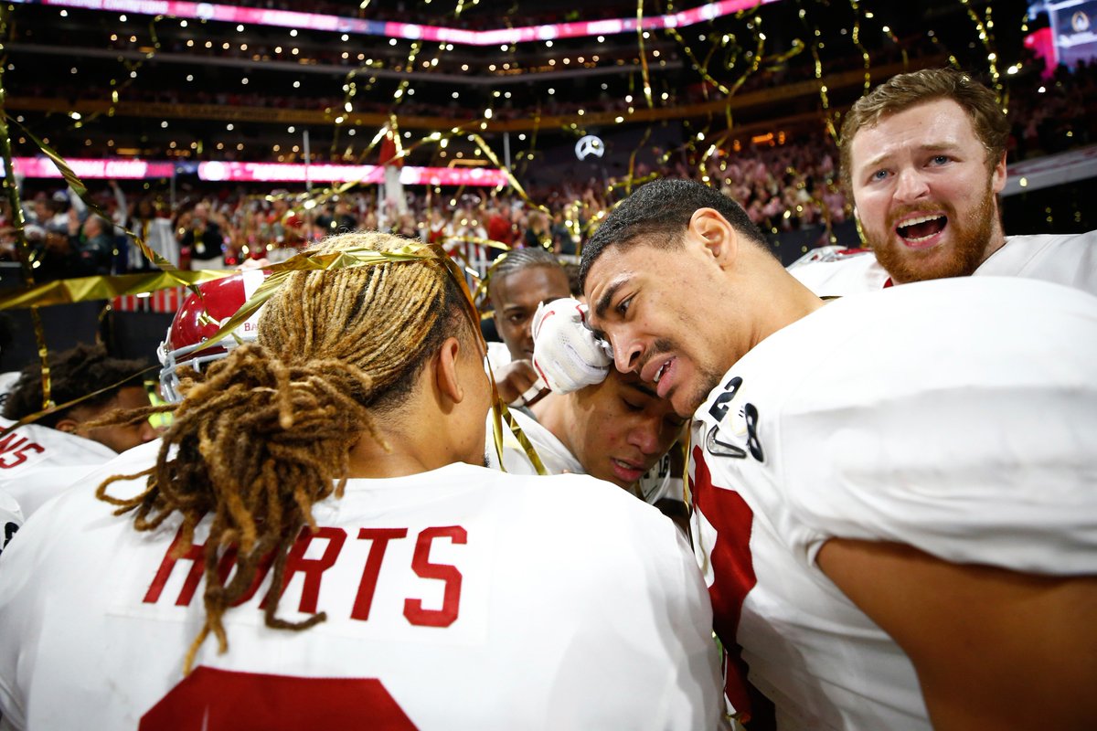 BuzzFeedNews's tweet photo. The Alabama Crimson Tide just rolled over Georgia in overtime to win their 5th national championship title since 2009 🏈🏆 https://t.co/yBlIjwx3Os https://t.co/5gGeN3iGDm