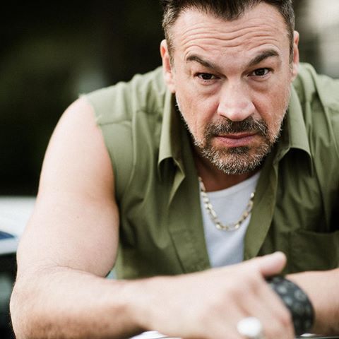 Monaper29's tweet photo. #MCM to this fine #brooding fella #alekspaunovic, getting geared up for the new year. Psyched that Season 3 of #VanHelsing is in the works. Can you tell us anything else you will be working on? #Yetimode  @CuddlePuddleNtn 📸 credit: @Dennydenn @kristineilana @BradEYoung https://t.co/LsbXZoZoH6