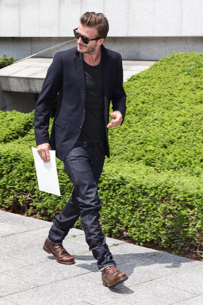 Jenwearsgofficial on X: Former Manchester United star, David Beckham  arrives at the Louis Vuitton Runway Show in an Everlane crew shirt,  Combatant Gentlemen selvedge jeans, Lands End tailored chino blazer and  handcrafted