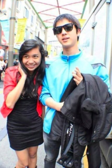 Bangtan Lab Slow この記事なんか面白い 6年前の長男の写真が話題 当時韓国に旅行に来た外国人観光客の目に留まり一緒に写真を撮ったのが最近防弾少年団のジンだった事が判明 まだ練習生でもなかったのに旅行者の目には既に芸能人だった T Co