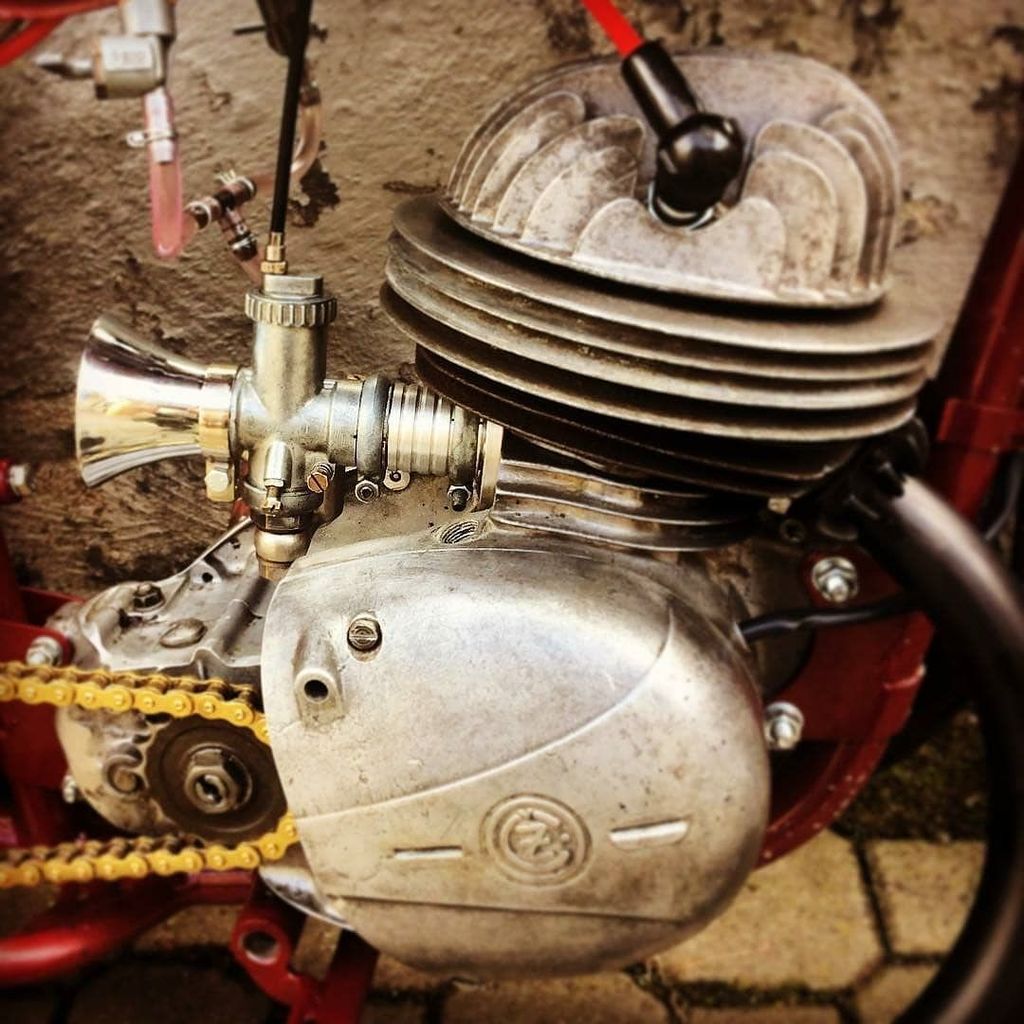 CZ 150

Photo courtesy of @roccozdice

More photos on - ift.tt/1MOOLiU | #Jawa | #JawaMotorcycles.com | #MadeInCzechoslovakia| #2Stroke | #Chrome | #Biker | #Motorcycles | #JawaCZ | #Yezdi | #Retro | #Vintage | #VintageStyle | #caferacer | #Ins… ift.tt/2AGszZz