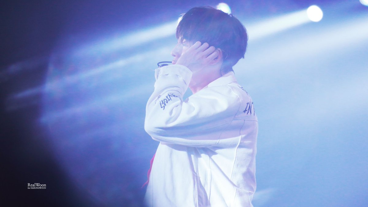 realwoon322's tweet photo. 171223 #하성운 #워너원 https://t.co/EtRBSELH5Z