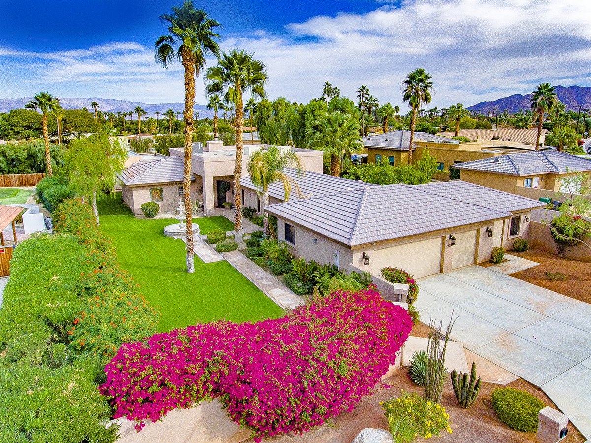 juools's tweet image. Thinking about a Desert Home Purchase? Take a look at this gorgeous Palm Desert Private Oasis! Walking distance to El Paseo, shopping, restaurants, art galleries and entertainment!  Contact me for more info. or Text LBR66407 TO 878787.  74280 Santa Ynez Ave. Palm Desert, 92260.