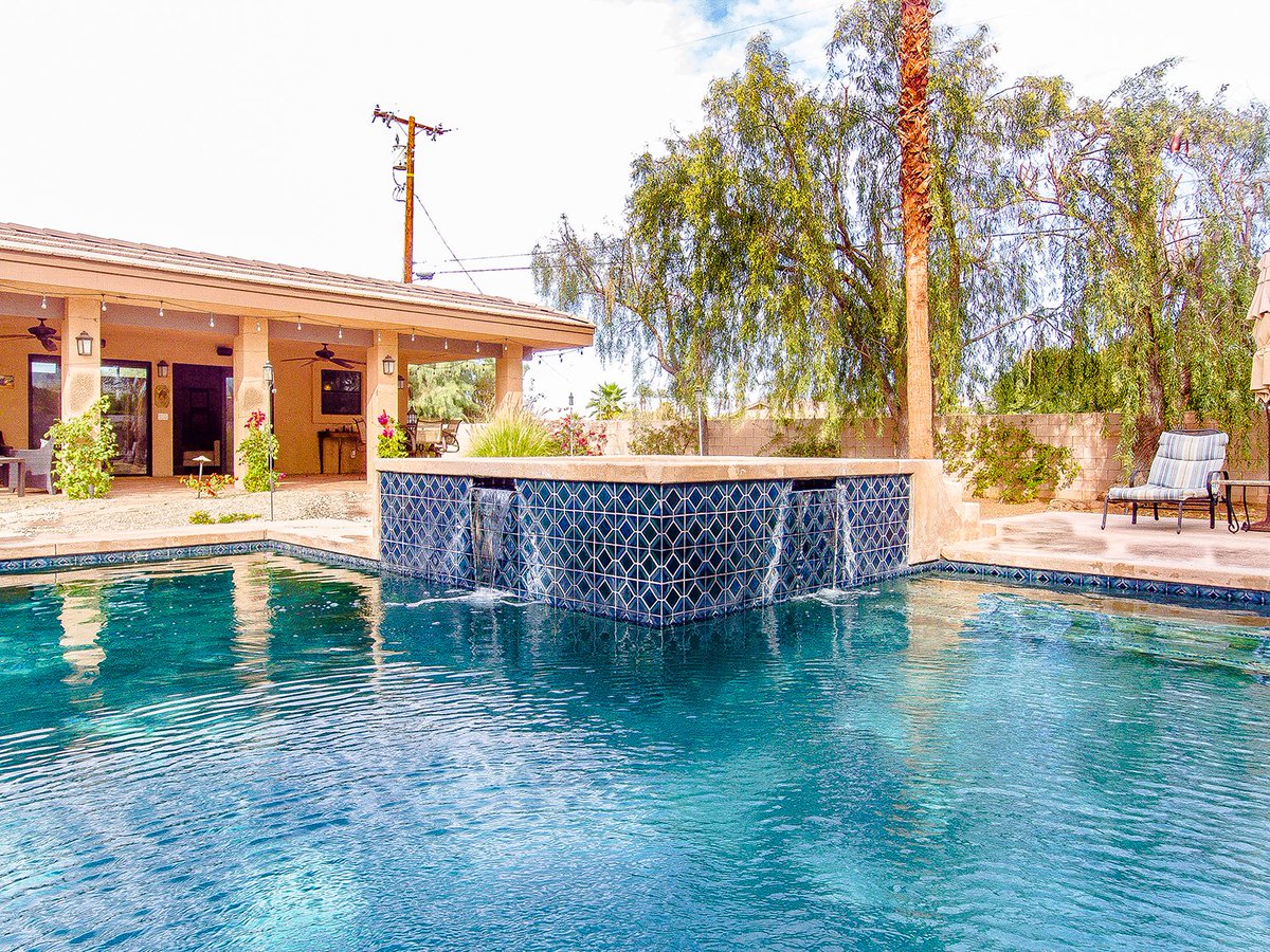 juools's tweet image. Thinking about a Desert Home Purchase? Take a look at this gorgeous Palm Desert Private Oasis! Walking distance to El Paseo, shopping, restaurants, art galleries and entertainment!  Contact me for more info. or Text LBR66407 TO 878787.  74280 Santa Ynez Ave. Palm Desert, 92260.