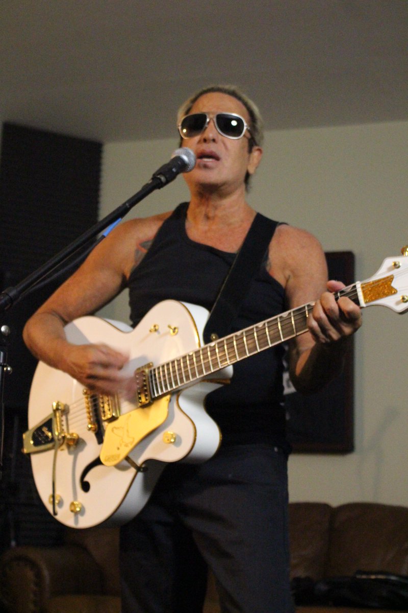 BARRYROCKMUSIC's tweet photo. Check out all my music &amp; my latest single here!
You’re not thinking on iTunes
https://t.co/M0lppbPgw1

#barryrockmusic #poprock #beneaththesunstudio https://t.co/EMr7ElOvAo