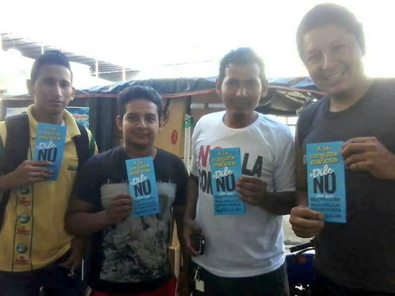 RC_GuayasD4's tweet photo. El trabajo puerta a puerta continua en el cantón #Daule, los ciudadanos están completamente empoderados  de la campaña por el #NOalaConsulta.
¡ Venceremos!

#DilesNO 
#PorLaPatriaDilesNO 

@MashiRafael @VeroGuevarav 
@EcuadorRC @ForoNacMujeres https://t.co/3dvopbJITx