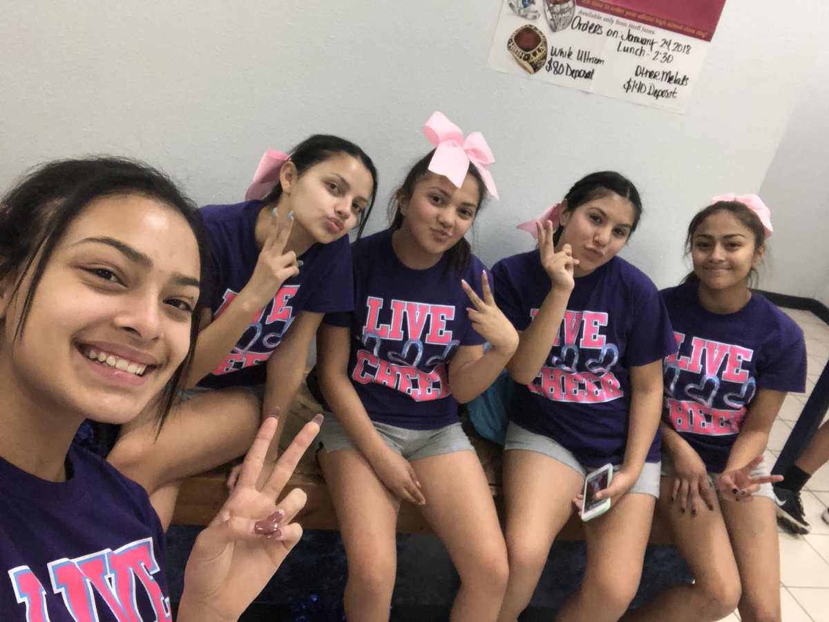 alexia2340's tweet photo. Roomies and van buddies!💞💕 #cheerlife #SEHSthebest https://t.co/9wJSQV2VQK