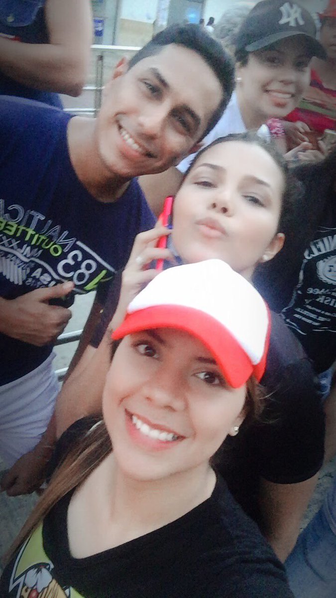 L_Le0na20's tweet photo. Me encanta viajar en el tiempo viendo mi galería📷 😍 https://t.co/4qUSIWGW0q