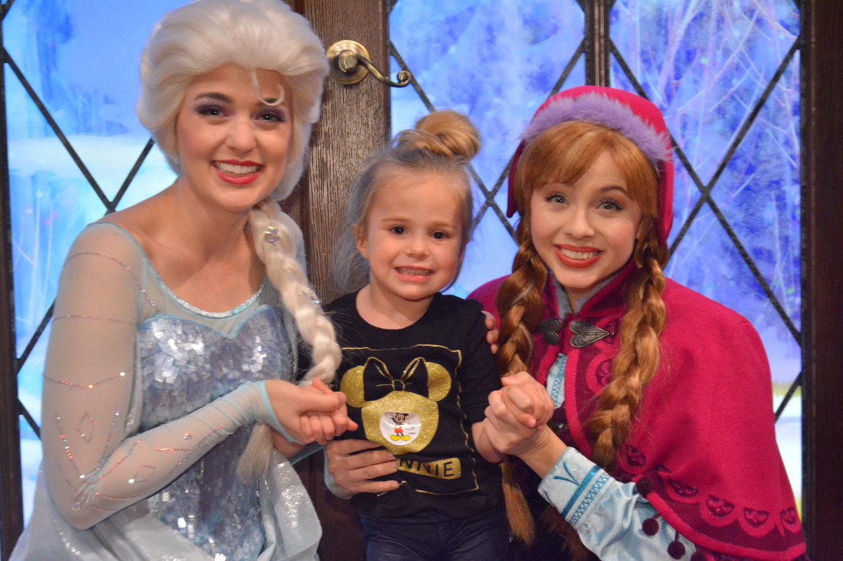 BrooklynJuneH's tweet photo. Loving the trip to Disneyland!  @Disneyland https://t.co/Bpvrj5BM55